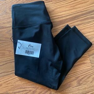 *nwt* ZYIA Black Light n Tight Hi-rise Crop 17”- size 4